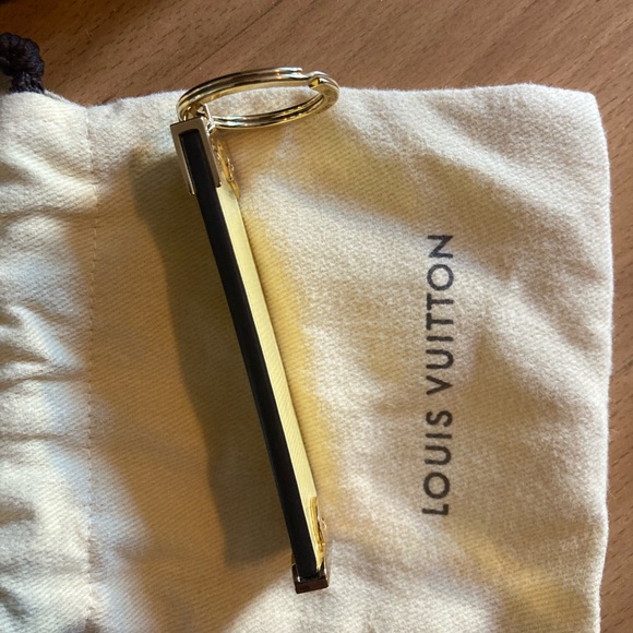 Louis Vuitton yellow leather keychain NEW with dust bag and box - Picture 4 of 6